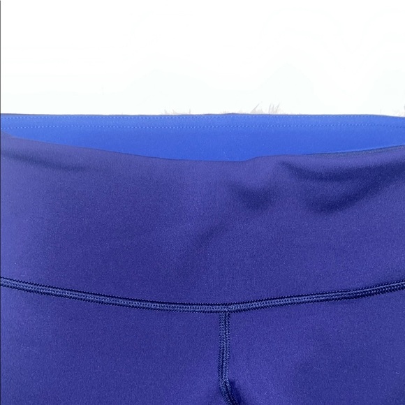 Lululemon 21” Reversible Purple/Blue Leggings Size 4 - Picture 6 of 7
